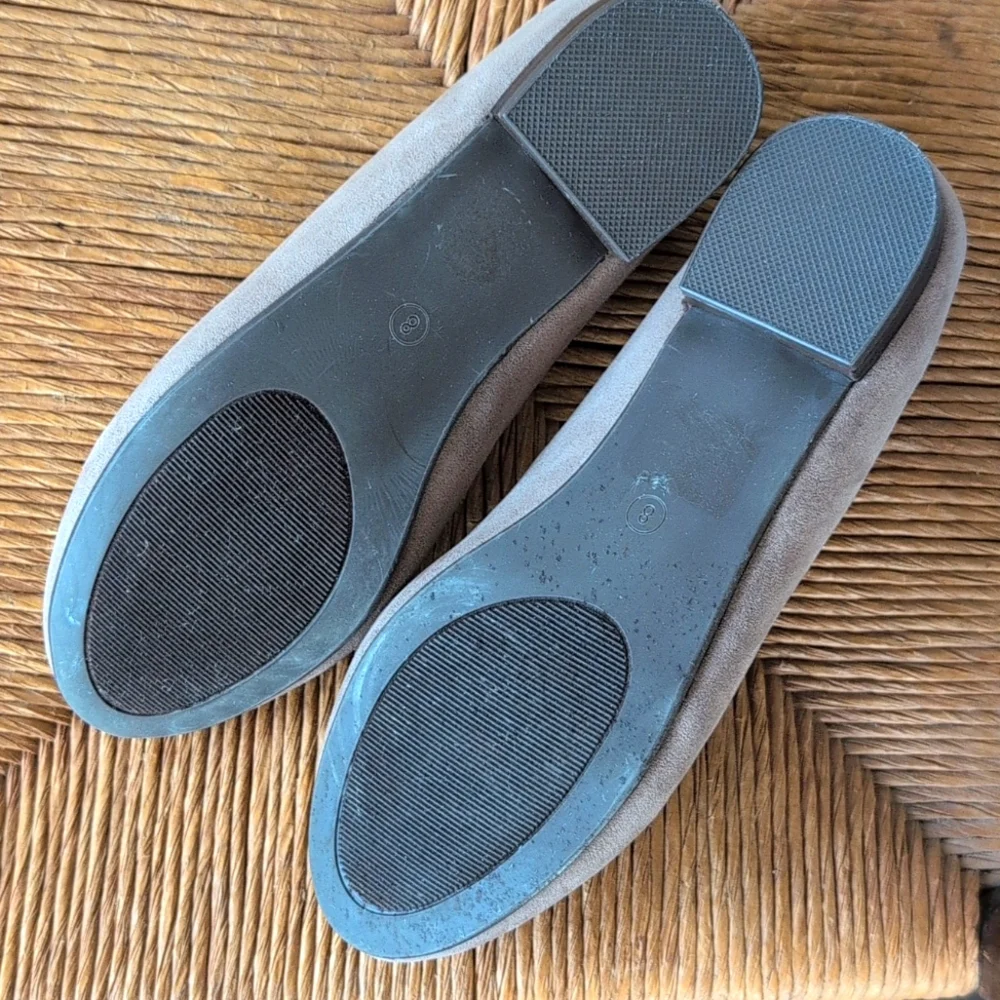 C'est 1946 Taupe Gray Suede Flats Sz 8, Rhinestone Elephant Accents, Like New - Picture 7 of 8